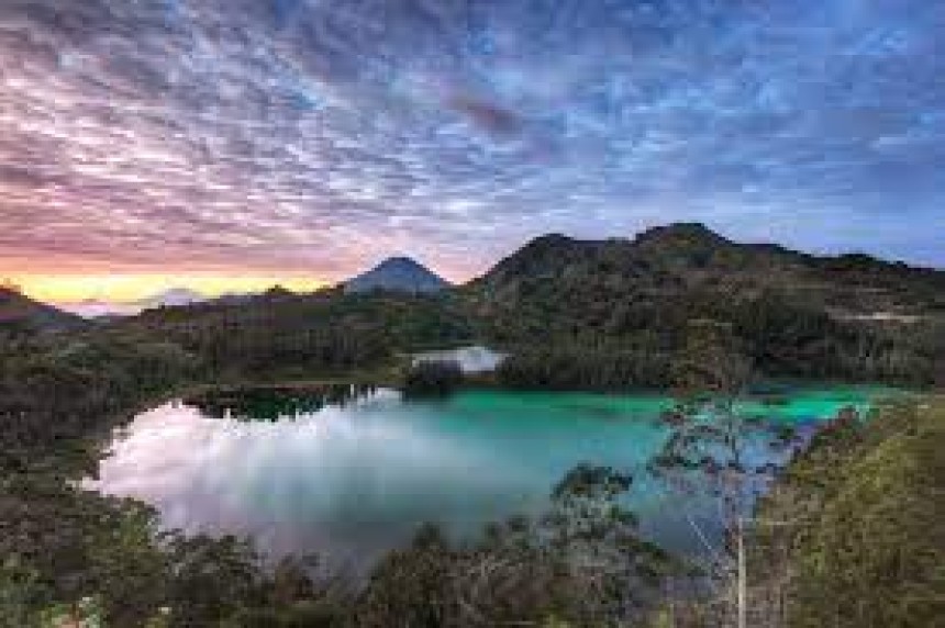 Danau Telaga Warna