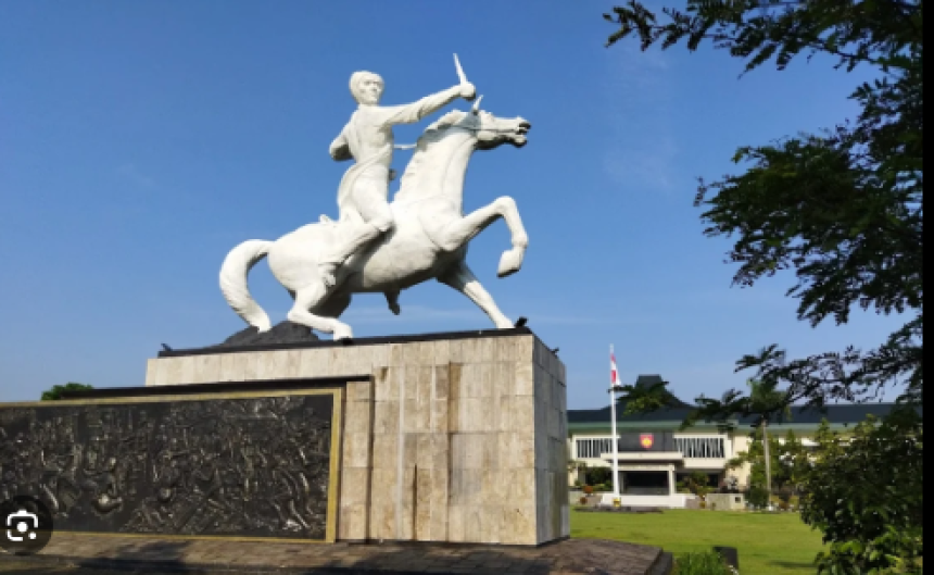 Patung Diponegoro  Berdiri  di Kota Semarang